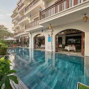 **** Hotel Odyssey & Vietnam
