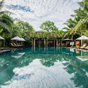 ***** Feriested Mulberry Collection Silk Village Vietnam